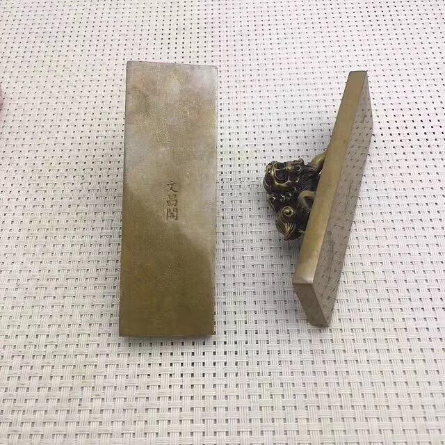 黃銅獅子鎮尺 一對 厚德載物