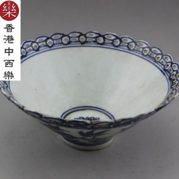 青花花邊瓷碗