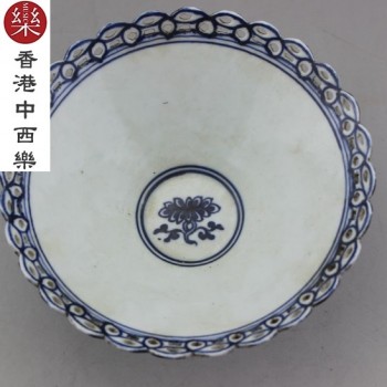 青花花邊瓷碗