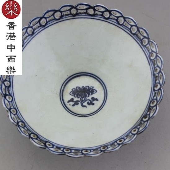 青花花邊瓷碗
