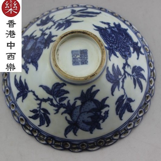 青花花邊瓷碗