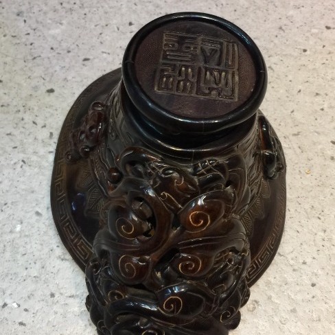 精雕瑞獸牛角杯