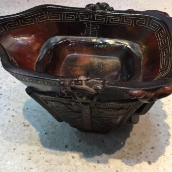 精雕瑞獸牛角杯
