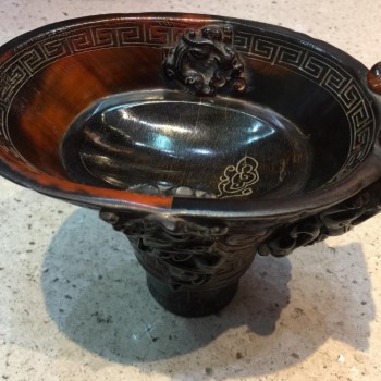 精雕瑞獸牛角杯