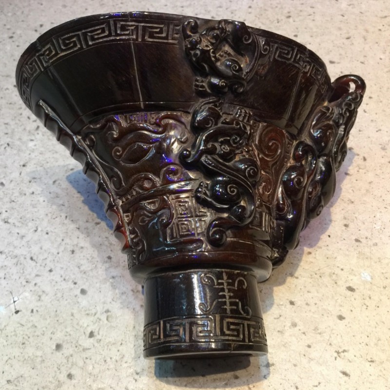 精雕瑞獸牛角杯