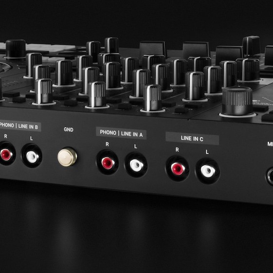 Native Instruments Traktor Kontrol S4 MkIII DJ Controller