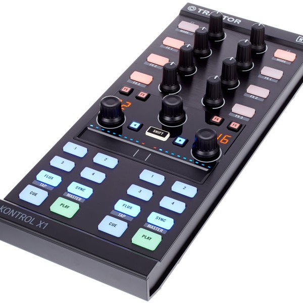 Native Instruments Traktor Kontrol X1 mk2 DJ controller