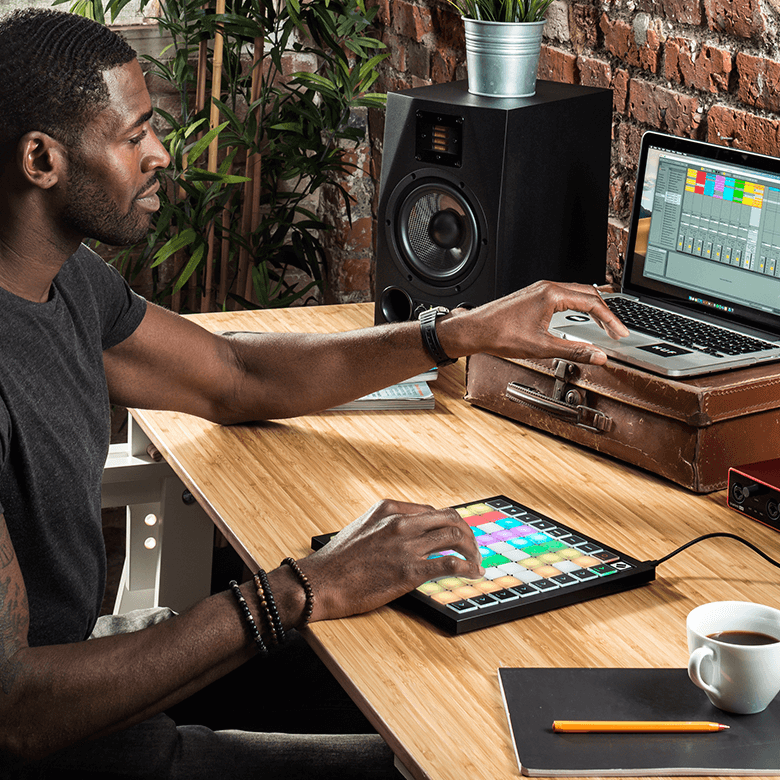 Novation Launchpad X MIDI 控制器