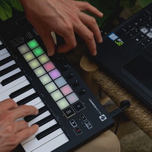 Novation launchkey mini MKIII MIDI 控制器