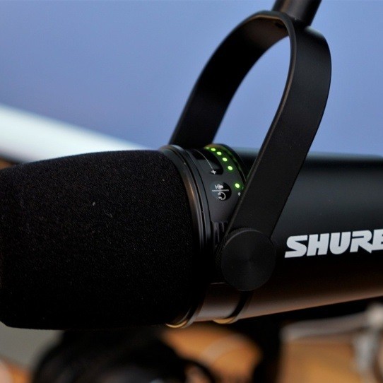 SHURE mv7  XLR/USB recording MICROPHONE