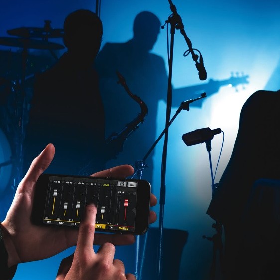SOUNDCRAFT UI12 Professional Audio Mixers