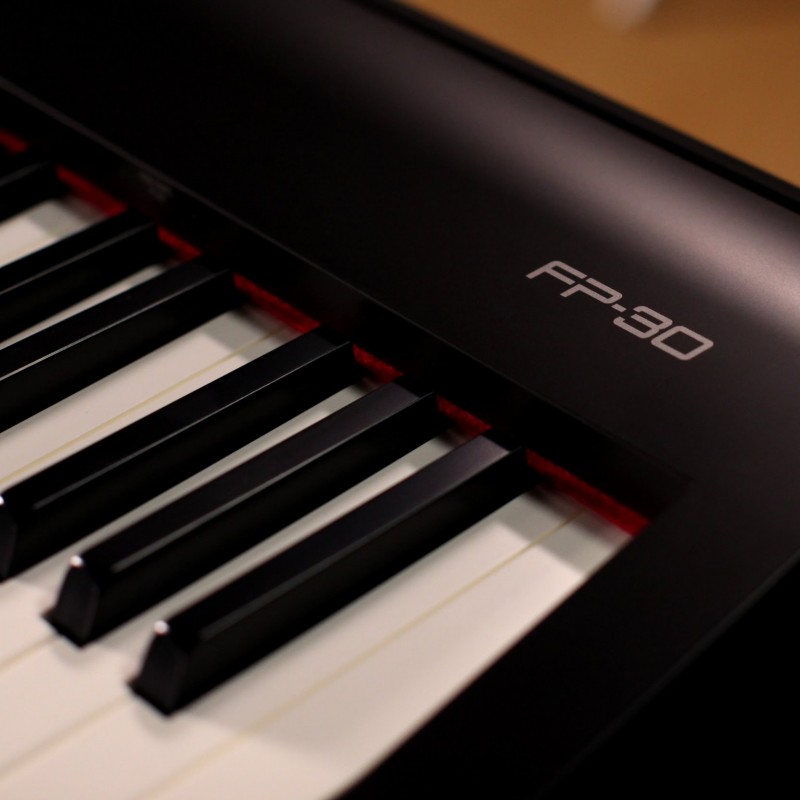 Roland FP-30x BK / WH (Piano Only Package) 