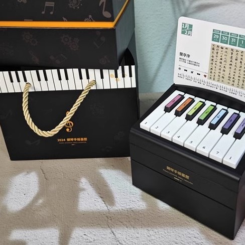 CSAS 2024年 手搖日曆 小鋼琴 臺歷 繁體版 Calendar Desktop Piano